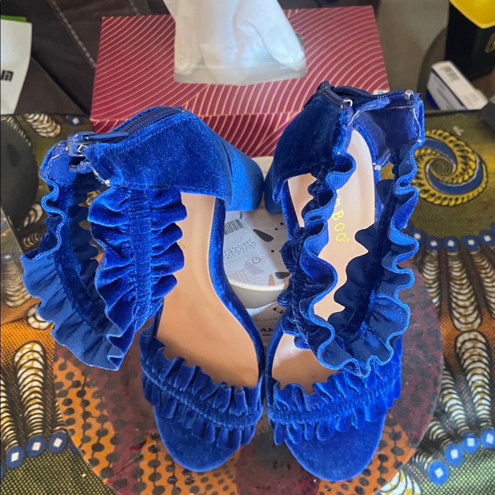Velvet Ruffle Sandals - Picture 4 of 6